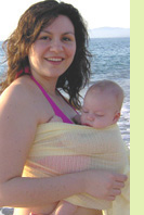 Με το μικρό μωρό μου στη θάλασσα σε μάρσιπο sling από solarveil