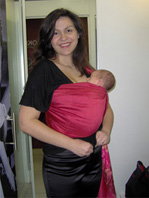 Μετά την εγκυμοσύνη, το ring sling προσαρμόζεται μαζί σου!